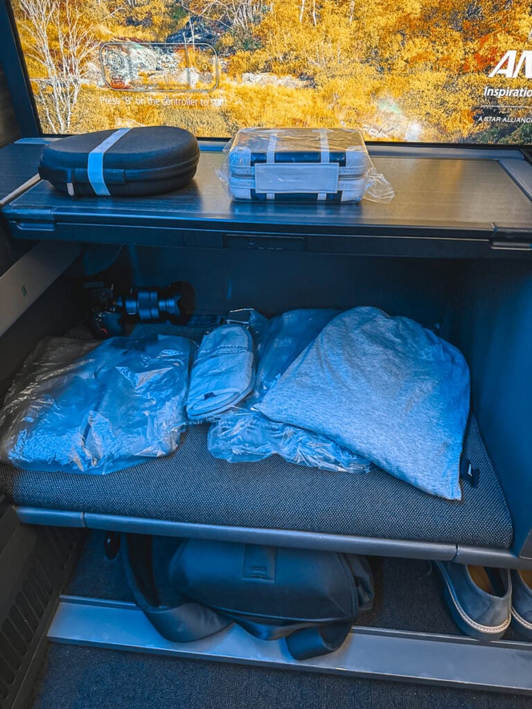 ANA 777-300ER First Class Review: The Suite 19 - ANA 777-300ER First Class,ANA First Class,ANA The Suite ANA 777-300ER First Class: Pajama Set