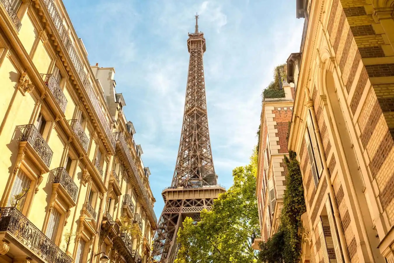 Featured image for “JetBlue Adds Direct Flight From Boston To Paris”