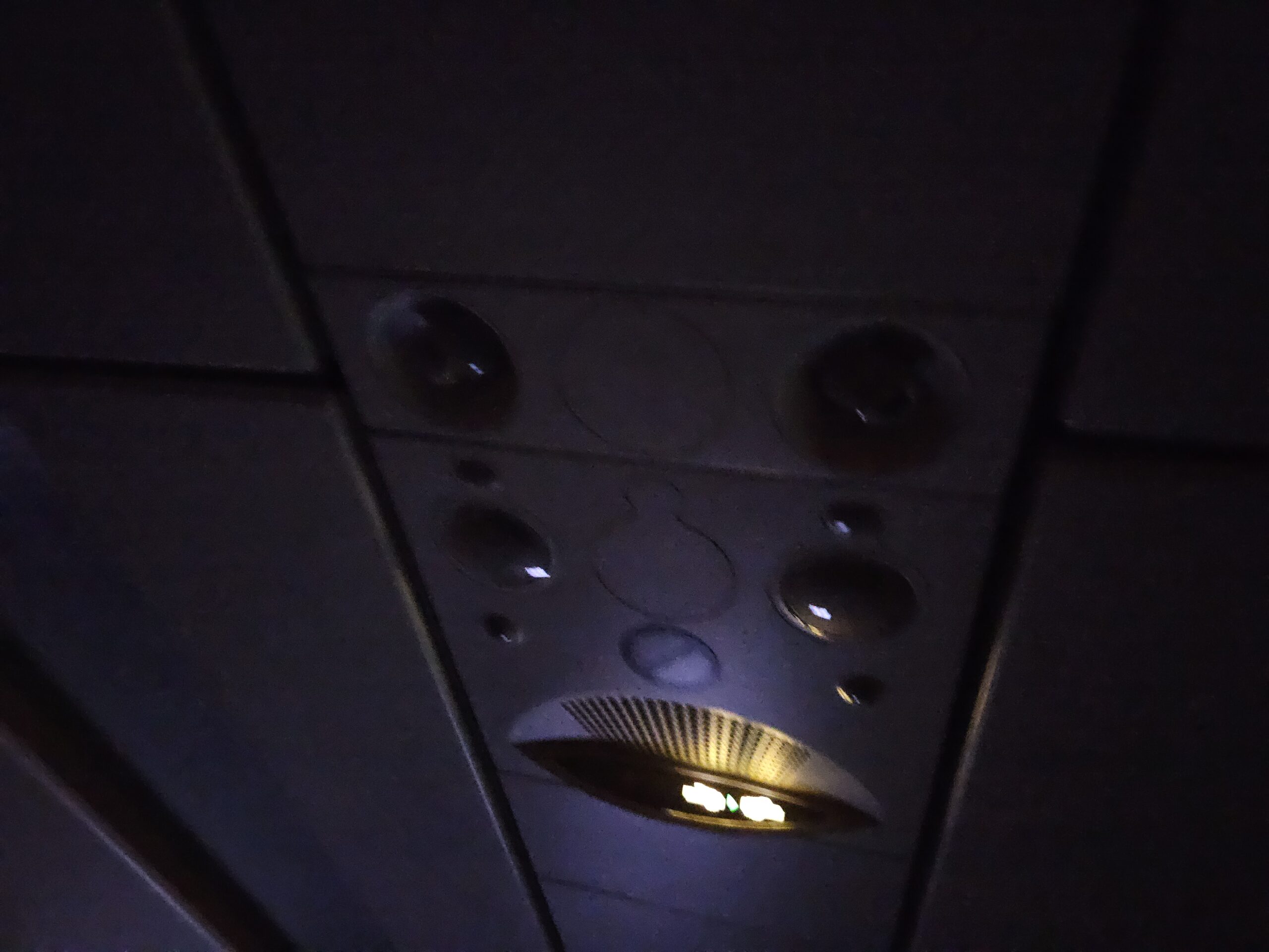 Etihad A321 Business Class Review 11 - etihad a321 business class Etihad A321 Business Class Review – etiihad airways a321 business class overhead lights air nozzles