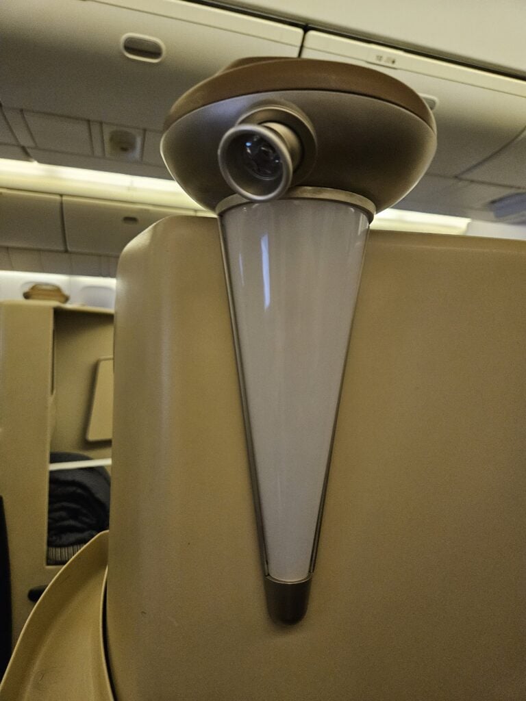 Etihad 777-300ER Business Class Review 6 - Etihad 777-300ER Business Class Etihad 777-300ER Business Class Review – Etihad 777 reading light