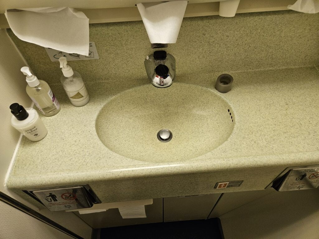 Etihad 777-300ER Business Class Review 10 - Etihad 777-300ER Business Class Etihad 777-300ER Business Class Review – etihad 777 lavatory sink.