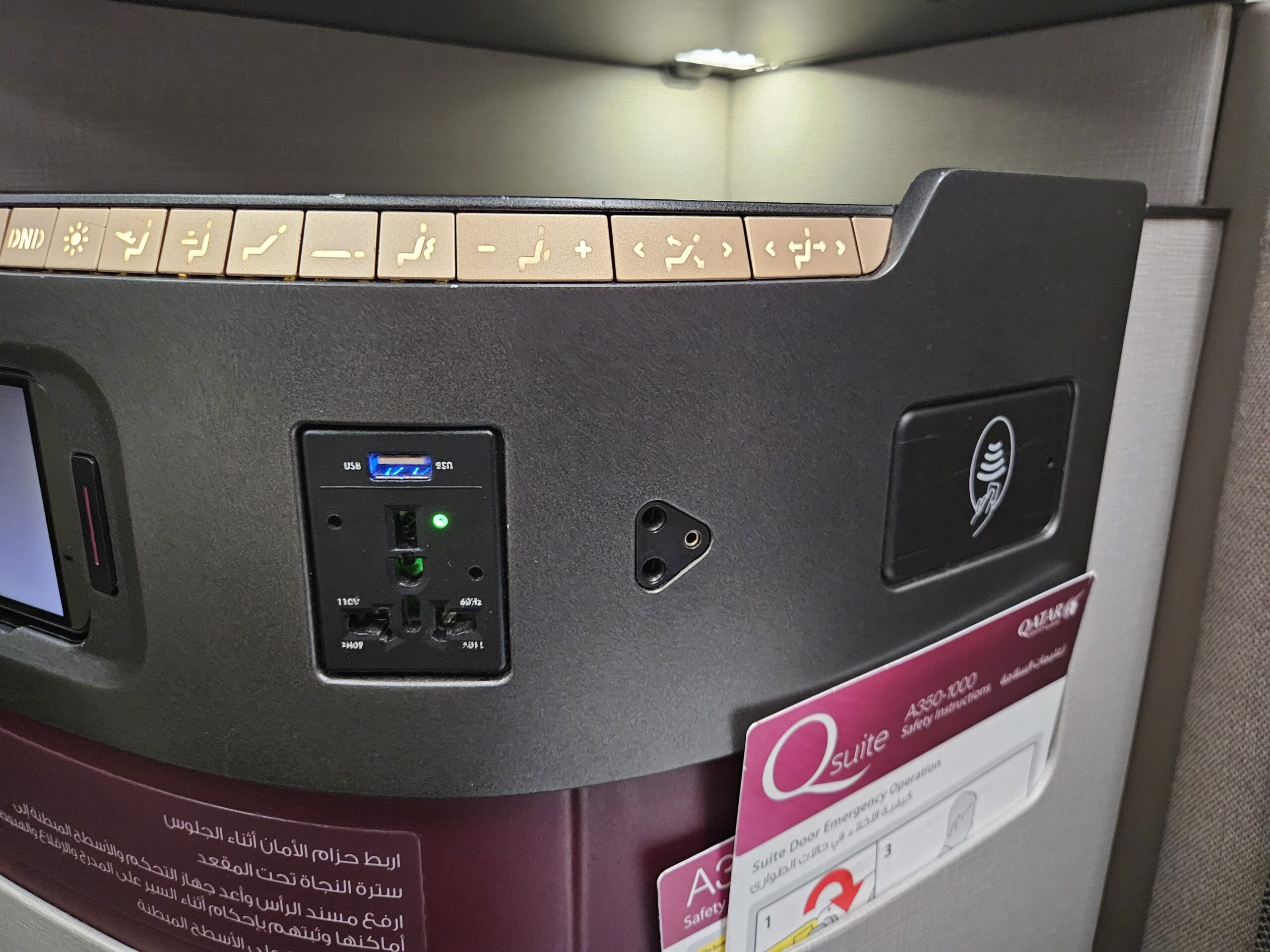 Qatar Airways A350-1000 Business Class Review: QSuite – buttons power