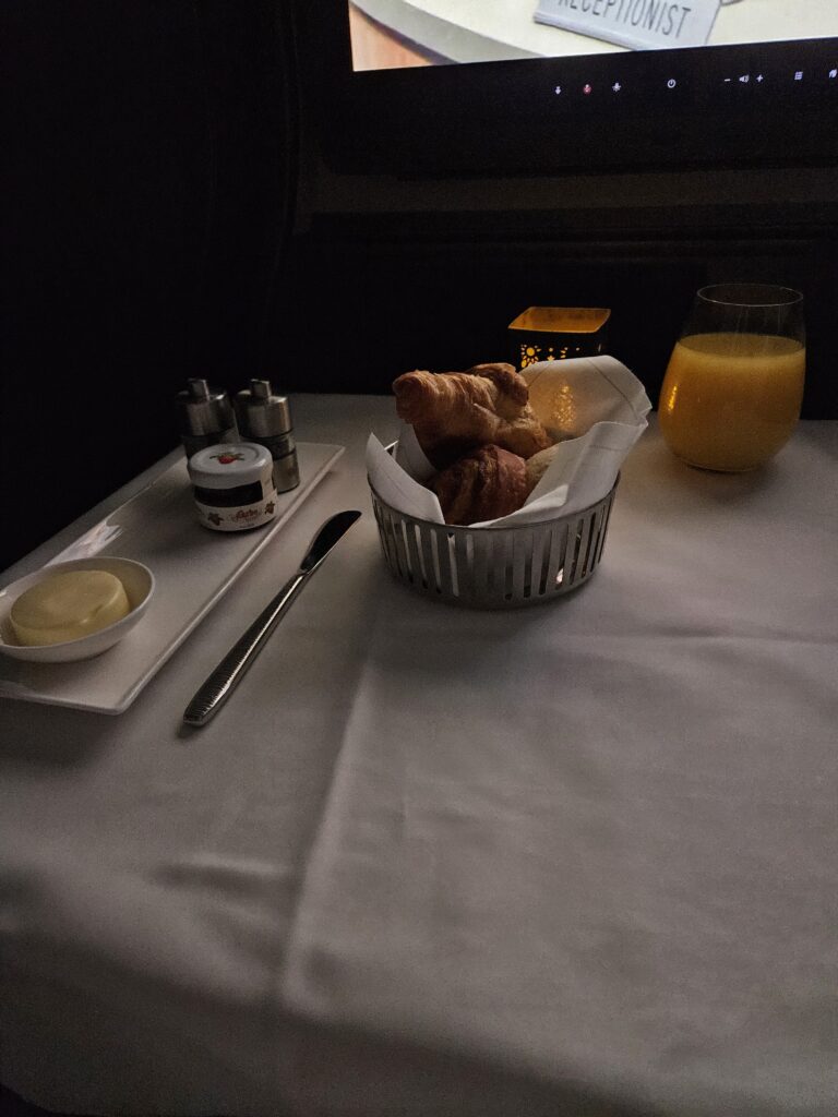 Qatar a350 Airbus 1000 Business Class Review – qatar airways bread basket