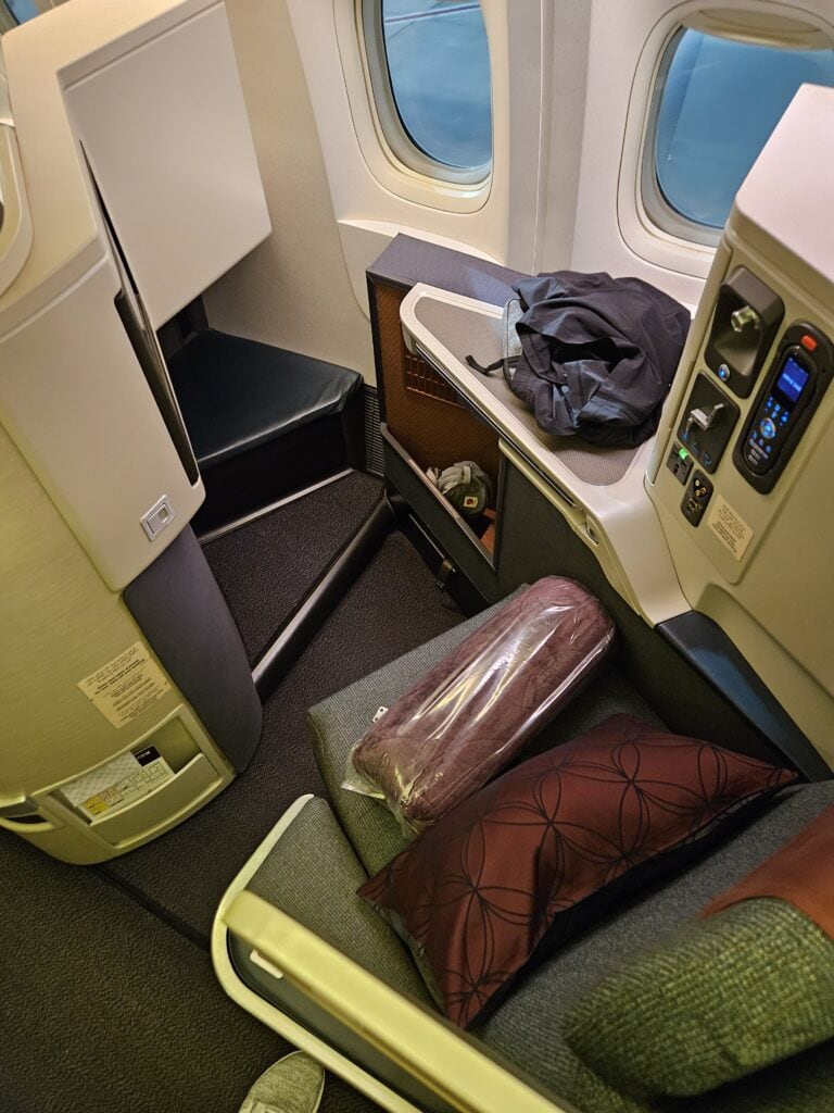 Qatar Airways 777-300ER Business Class Review – qatar airways 777-300er business class seat