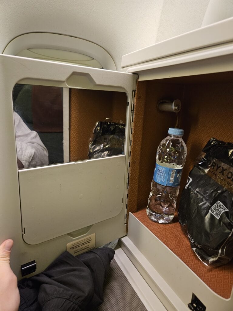 Qatar Airways 777-300ER Business Class Review – qatar airways 777-300er business class cabinet