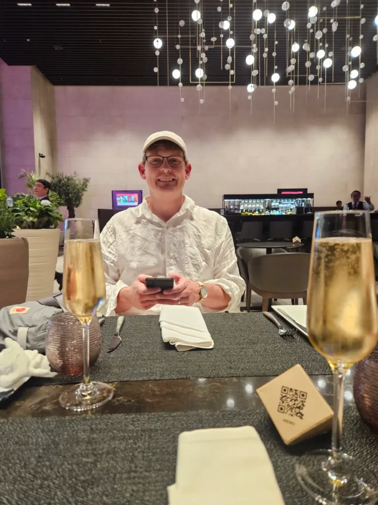 Qatar Airways 777-300ER Business Class Review – Qatar 777 Business Class: qatar airways lounge dinner doha airport