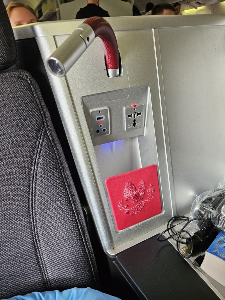 Austrian Airlines 767-300ER Business Class Review – usb-c usb c usb-a usb a austrian airlines business class