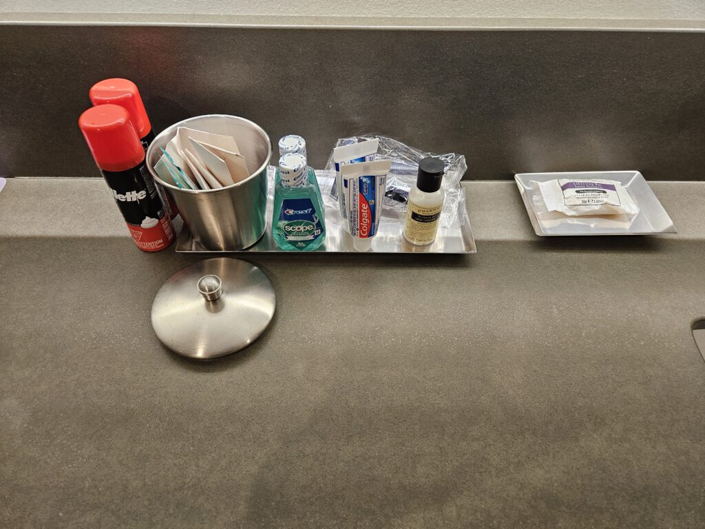 Hyatt Regency Seattle Review – shave shaving mouth wash mouthwash toothpaste tooth paste hyatt regency seattle bathroom amenities