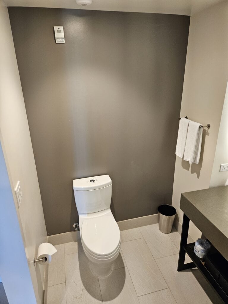 Hyatt Regency Seattle Review – toilet water closet loo hyatt regency seattle