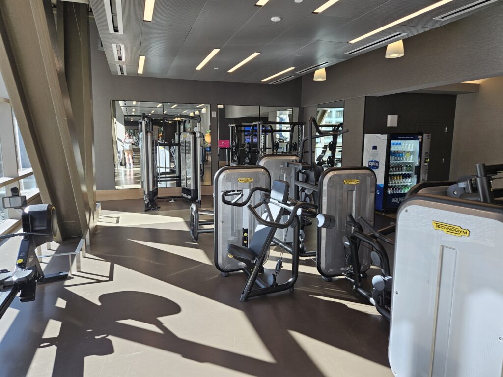 Hyatt Regency Seattle Review – gym weightlifting smith machine vending machine 