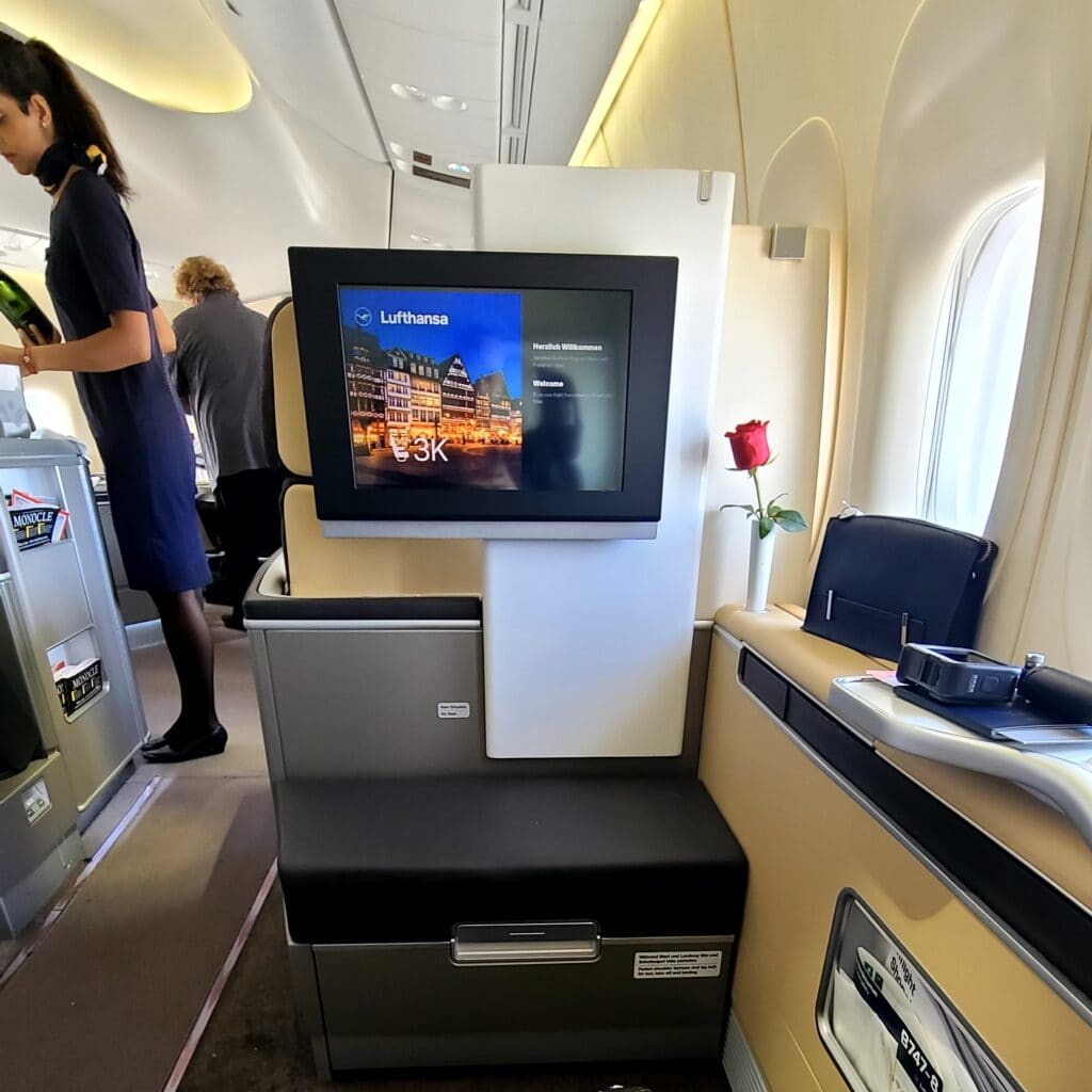 Lufthansa 747-8 First Class Review – Lufthansa 747-8 First Class Seat
