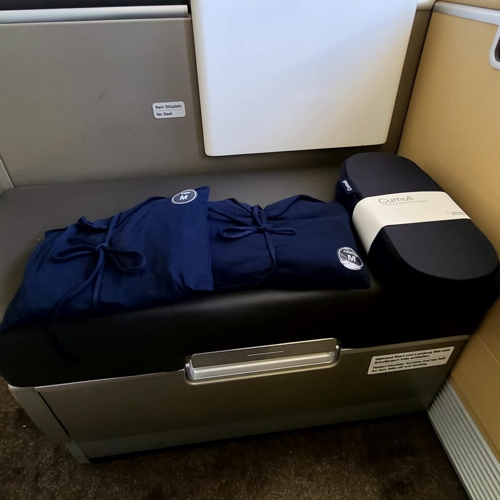 Lufthansa 747-8 First Class Review – Lufthansa 747-8 First Class Pajamas And Slippers