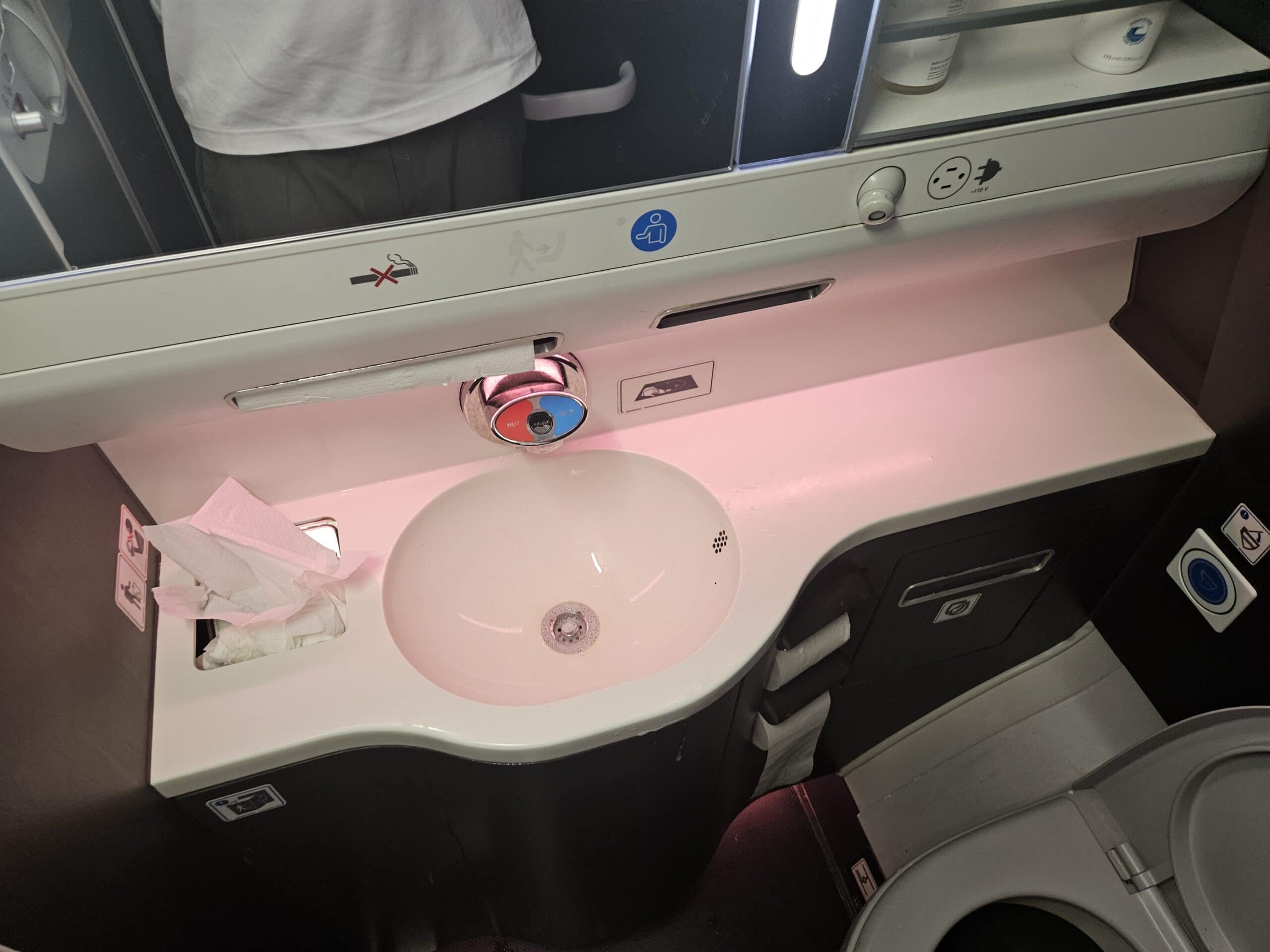 Virgin Atlantic A330-900neo Upper Class Review – business class upper clases virgin atlantic sink 