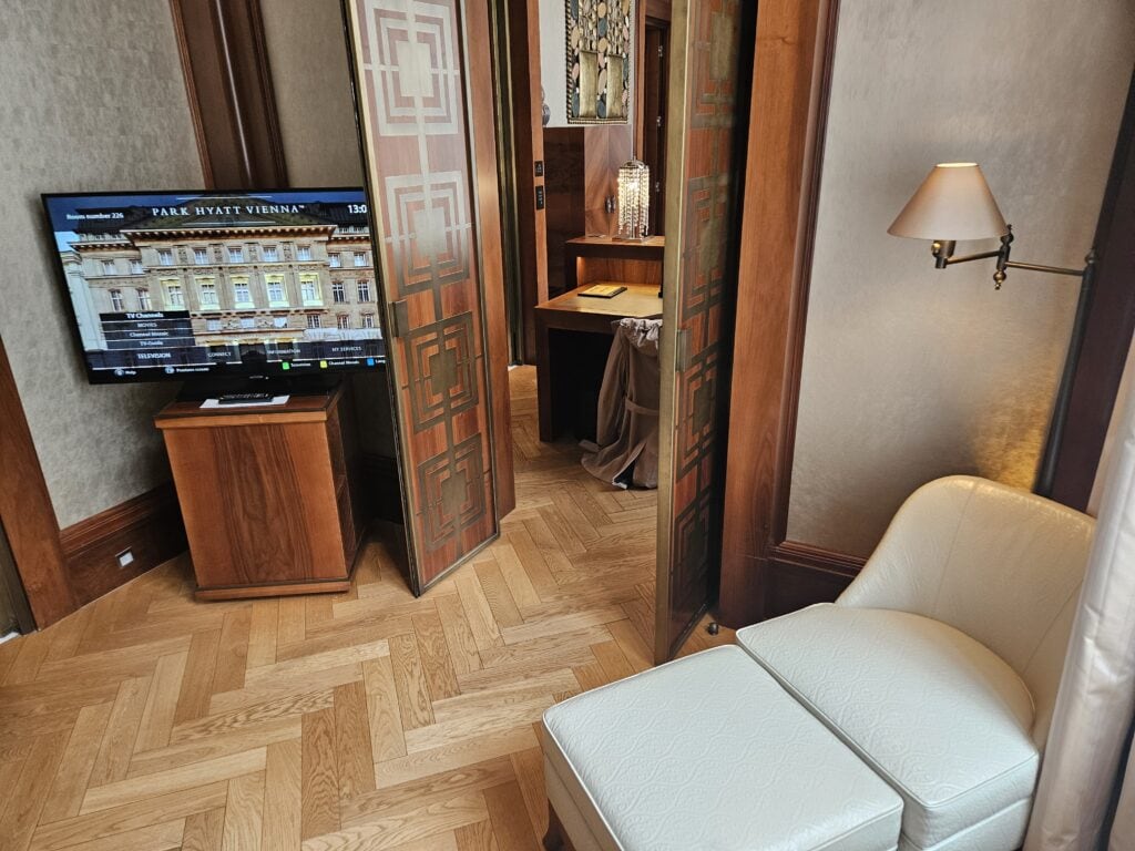 Park Hyatt Vienna Review – park hyatt vienna park suite deluxe bedroom tv television sitting area chair automan