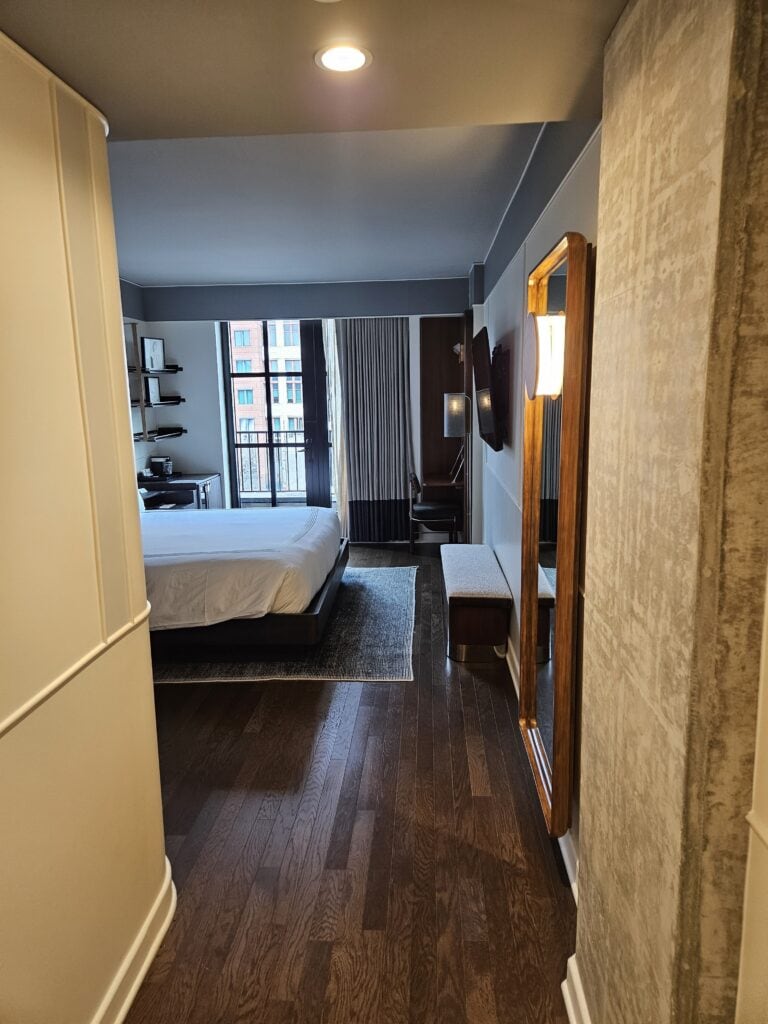Thompson Washington DC Review – entryway entry way king balcony room thompson washington dc
