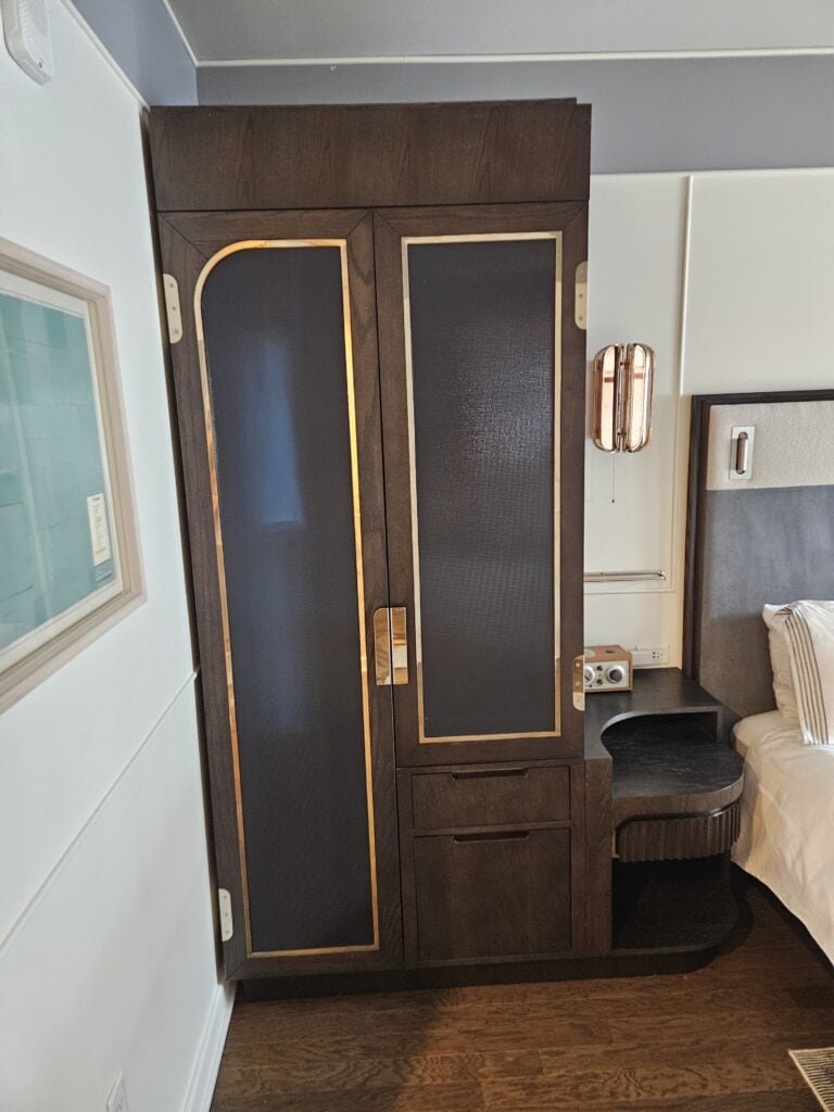 Thompson Washington DC Review – thompson washington DC closet king bedroom balcony