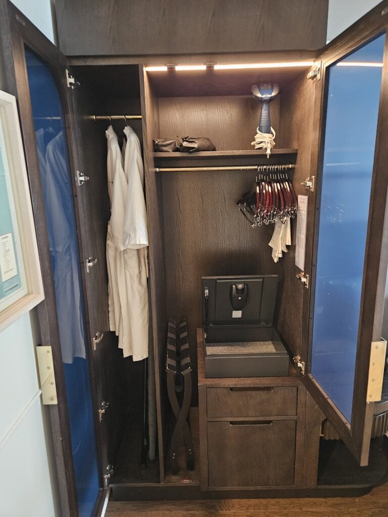 Thompson Washington DC Review – washington dc thompson king bedroom balcony open closet