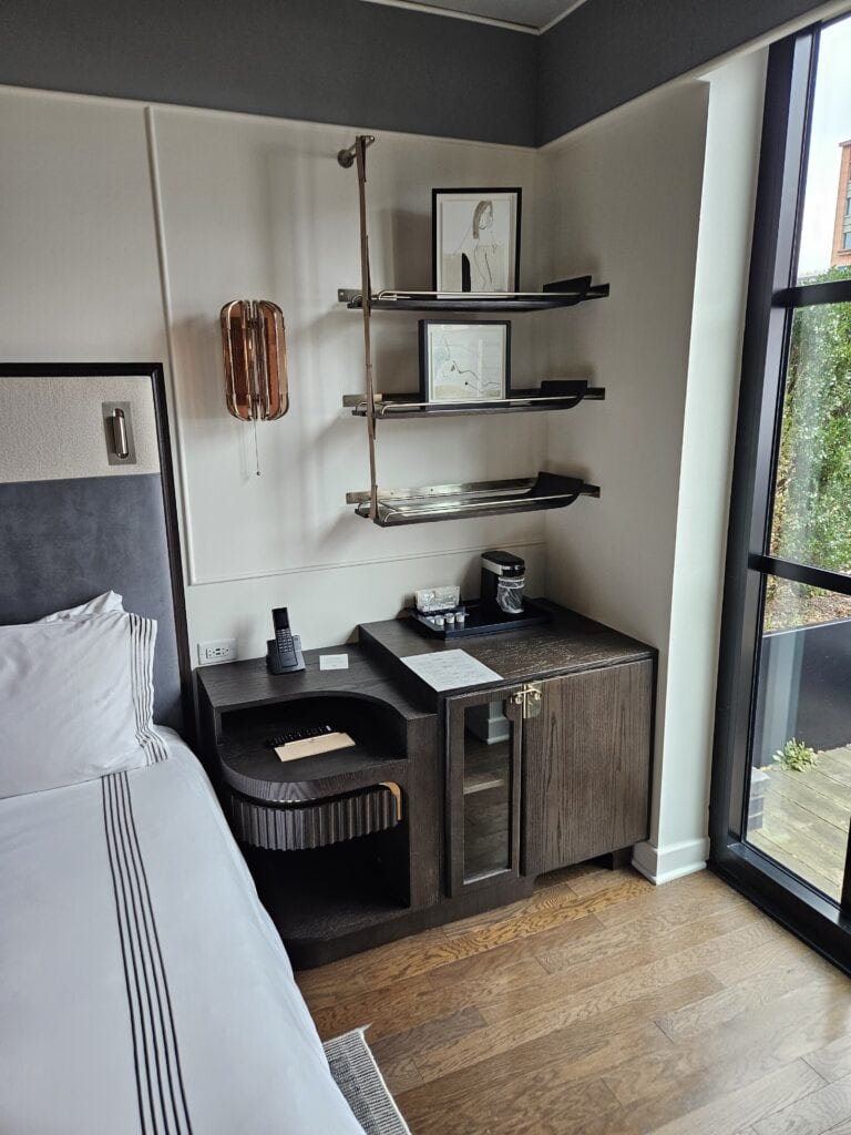 Thompson Washington DC Review – mini fridge minifridge mini-fridge are thompson washington dc king bedroom balcony
