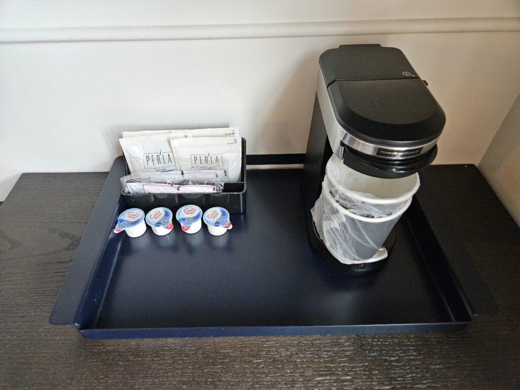 Thompson Washington DC Review – king bedroom balcony thmpson dc coffee setup set up set-up