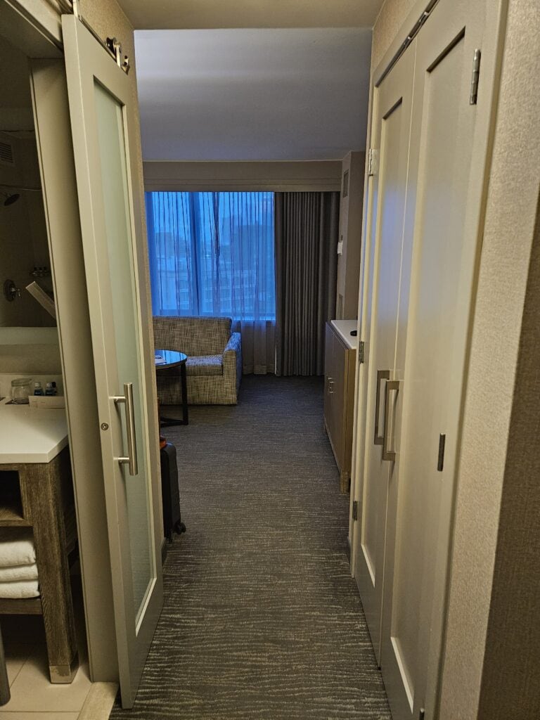 Hyatt Regency Boston Review – hyatt regency boston bedroom entrance closet bathroom
