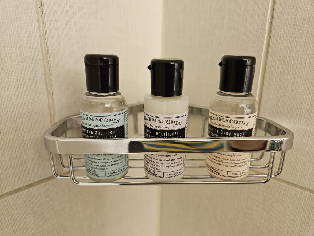 Hyatt Regency Boston Review – hyatt regency boston bathroom pharmacopia cleaning products shampoo conditioner body wash
