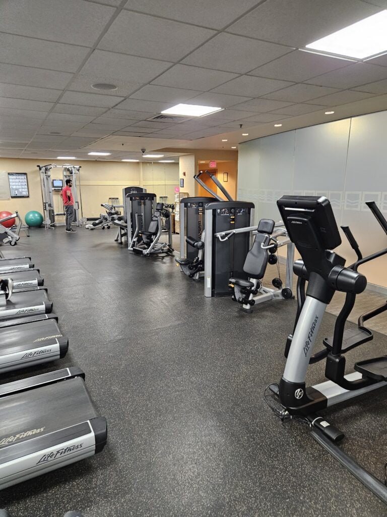 Hyatt Regency Boston Review – hyatt regency boston gym gymnasium weightlifitng dumbbell cable machine strength