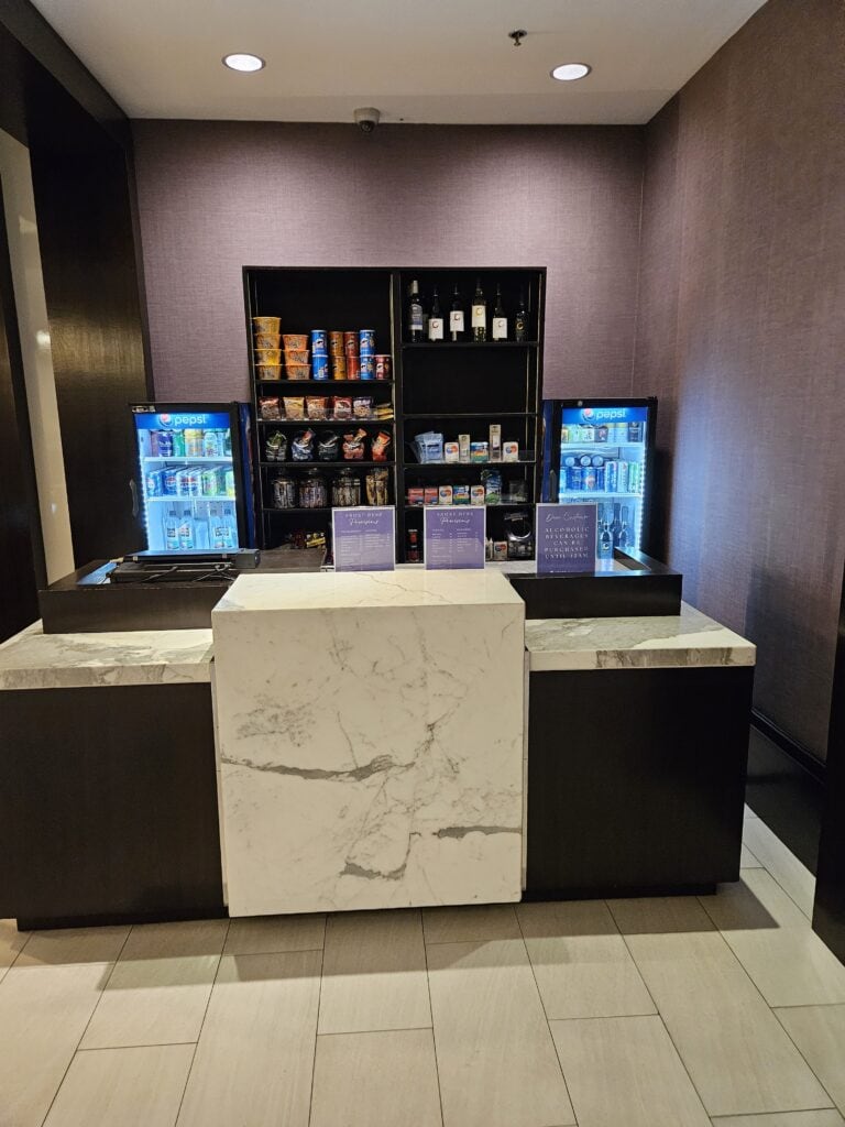 Hyatt Regency Boston Review – hyatt regency boston lobby market snacks for purchase