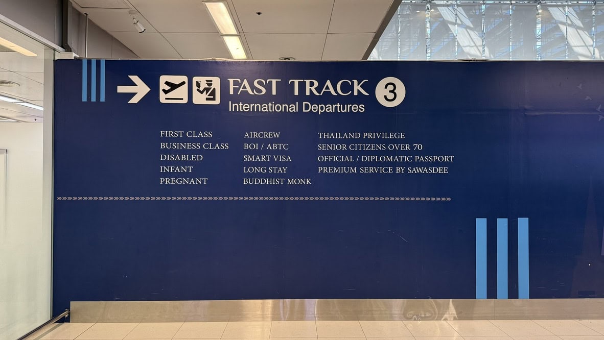 KLM 777-300ER Business Class Review 4 - klm 777-300er business class KLM 777-300ER Business Class Review – KLM Business Class "Fast Track" Security Line At Bangkok Suvarnabhumi Airport (BKK)