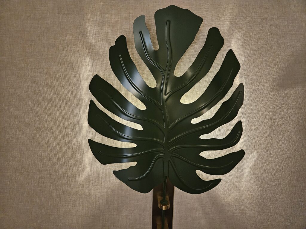 Rio Hotel And Casino Review 15 - Rio Hotel And Casino Rio Hotel And Casino Review – rio las vegas casino suite palm tree wall lamp lit up on