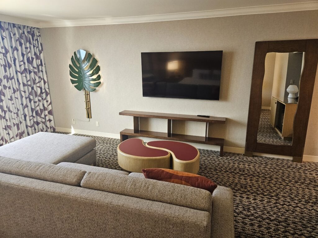 Rio Hotel And Casino Review 14 - Rio Hotel And Casino Rio Hotel And Casino Review – rio las vegas casino suite couch coffee table funky palm tree lamp