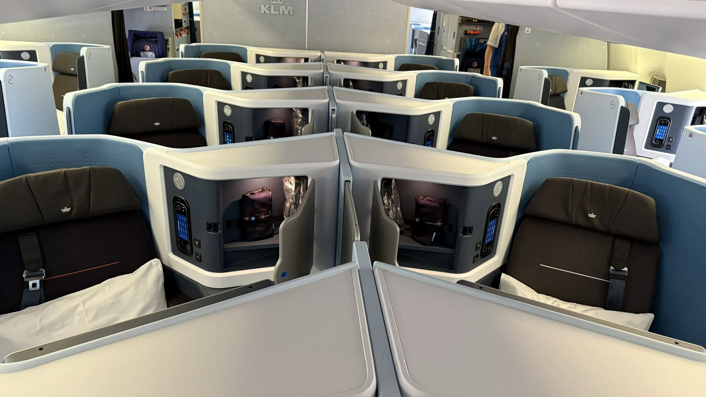 KLM 777-300ER Business Class Review 10 - klm 777-300er business class KLM 777-300ER Business Class Review – KLM Boeing 777-300ER Business Class