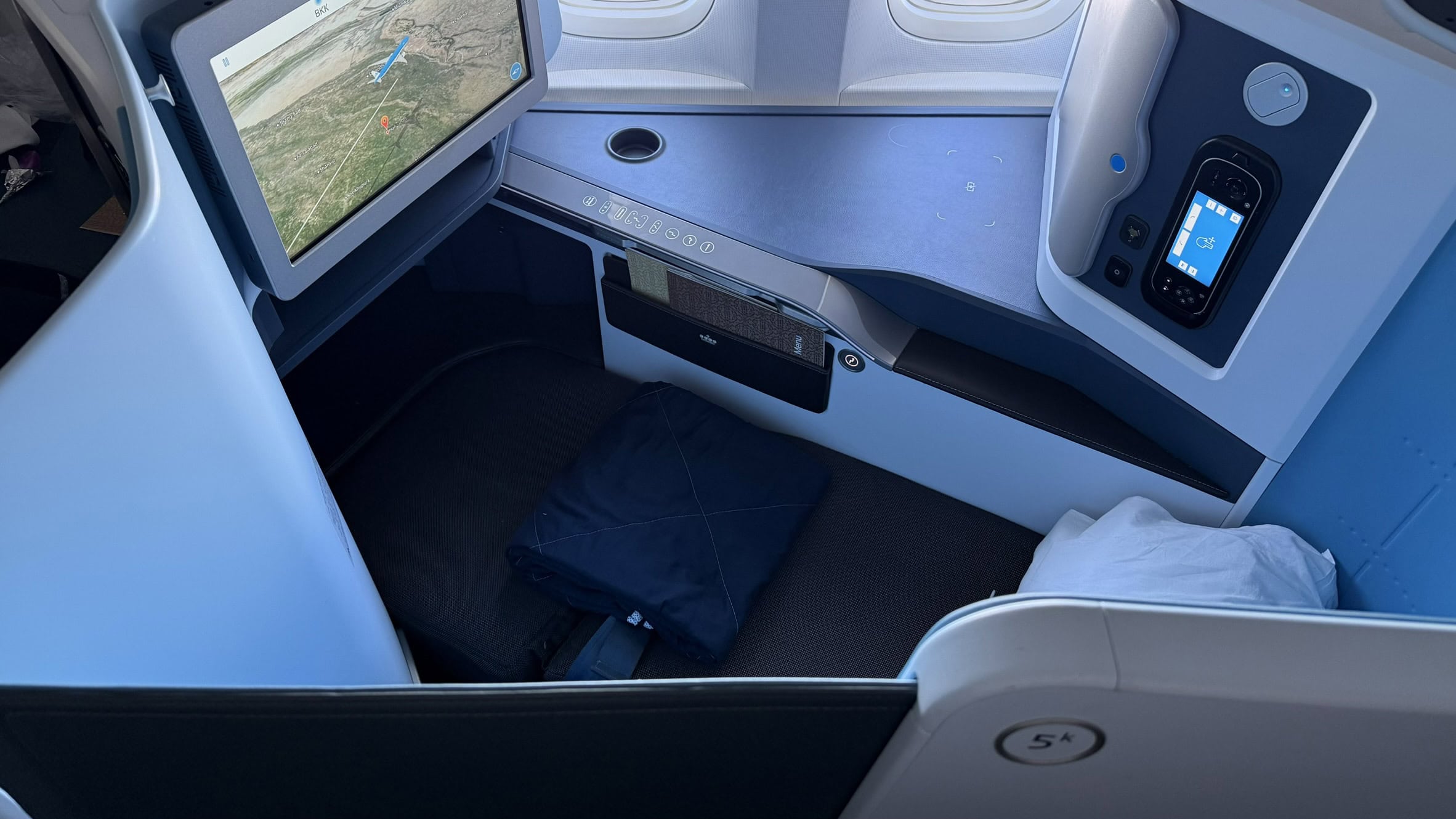 KLM 777-300ER Business Class Review 18 - klm 777-300er business class KLM 777-300ER Business Class Review