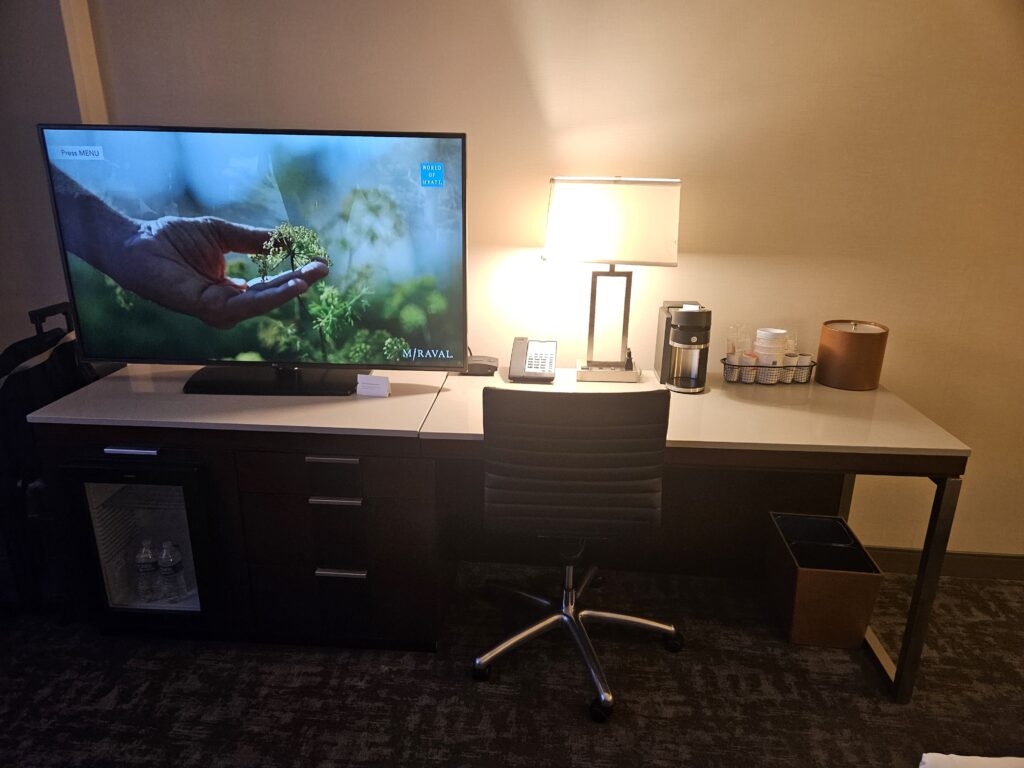 Hyatt Regency Boston / Cambridge Review 11 - Hyatt Regency Boston / Cambridge Hyatt Regency Boston / Cambridge - King Bedroom Desk