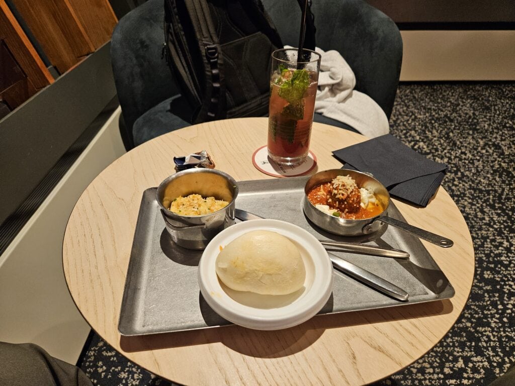 Capital One Lounge [IAD] - High Quality Food And Drinks