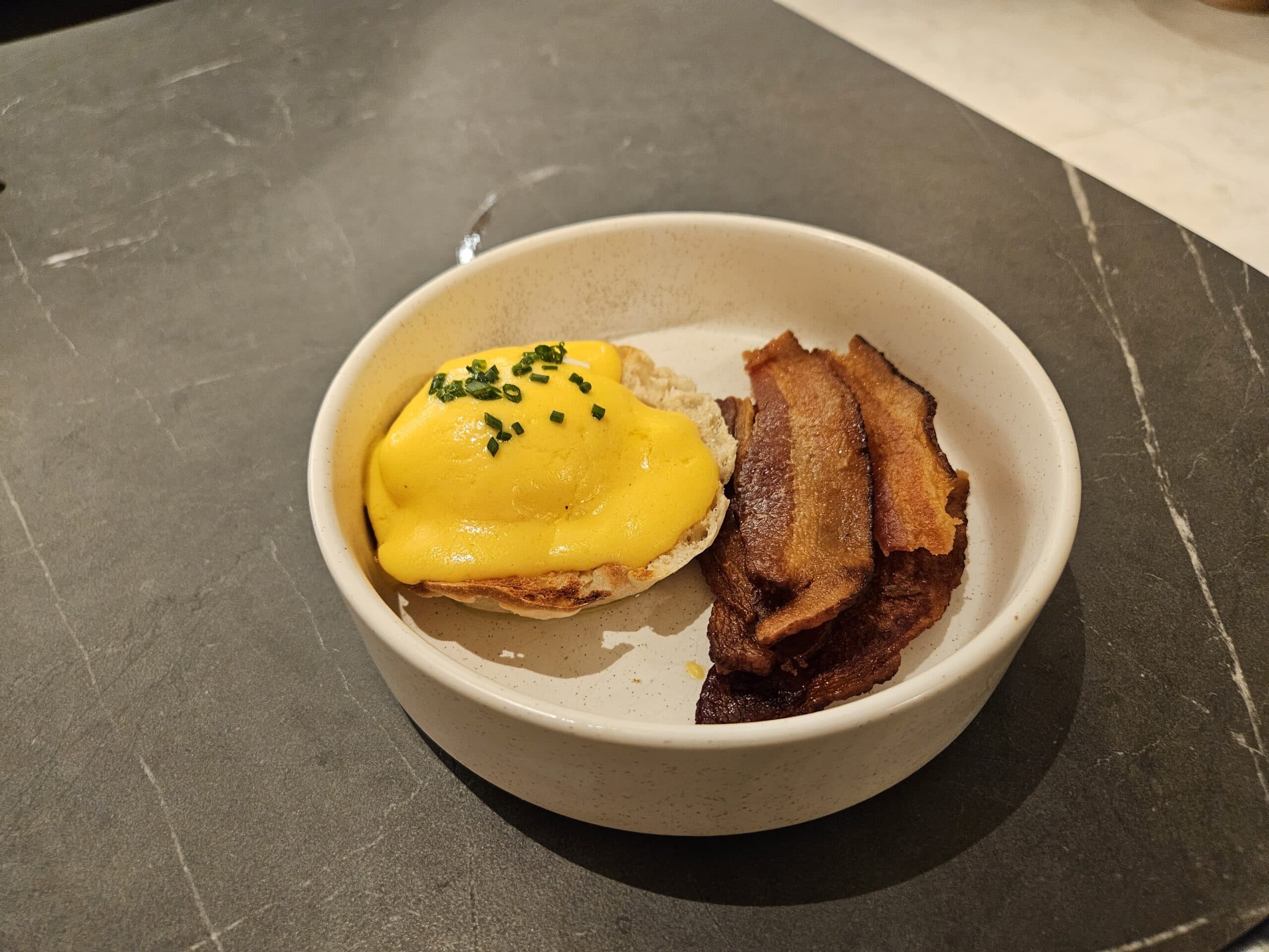 Capital One Landing DCA Review 8 - Capital One Landing Capital One Landing DCA Review – capital one landing lounge washington reagan dca eggs benedict bacon