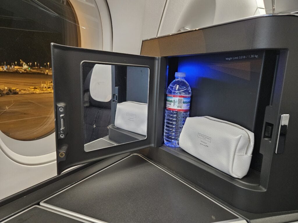 British Airways A350-1000 Business Class Review 11 - British Airways A350-1000 Business Class British Airways A350-1000 Business Class - Club Suites Open Cubby