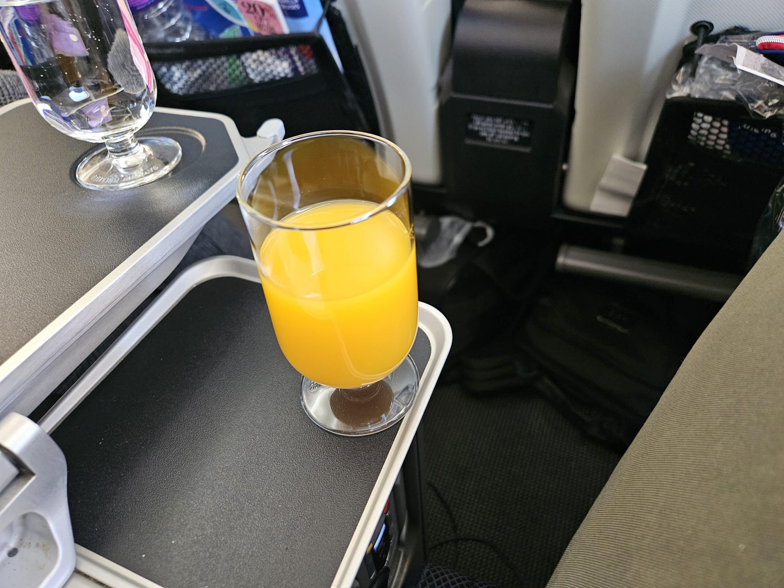 British Airways 787-8 Premium Economy - Predeparture Beverage