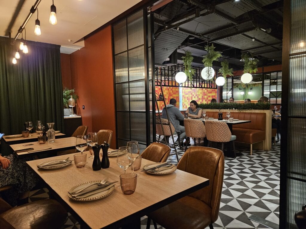 Hyatt Place London City East - Lobby Restaurant