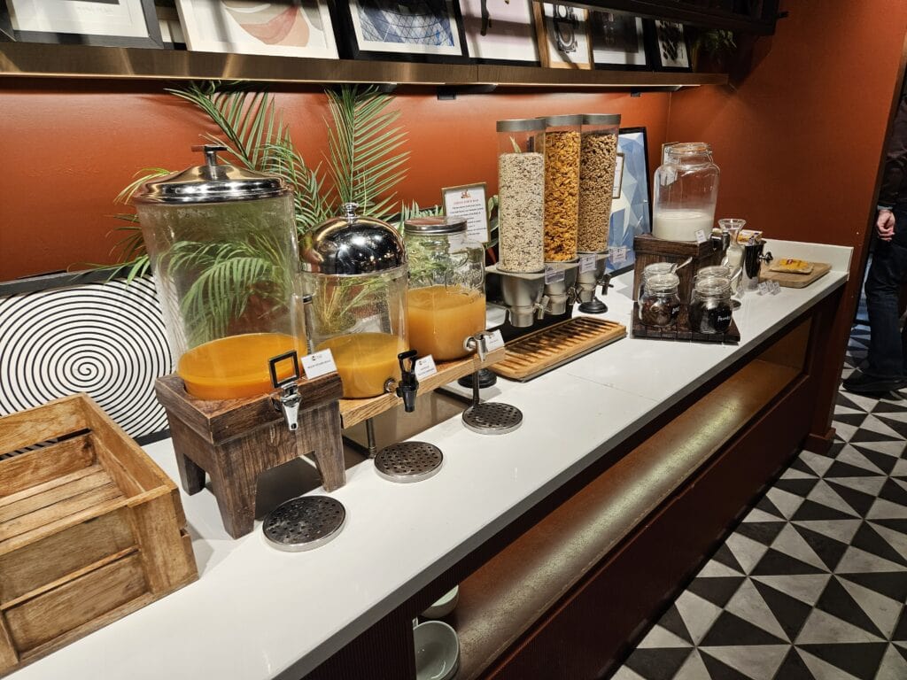 Hyatt Place London City East - Restaurant Breakfast
