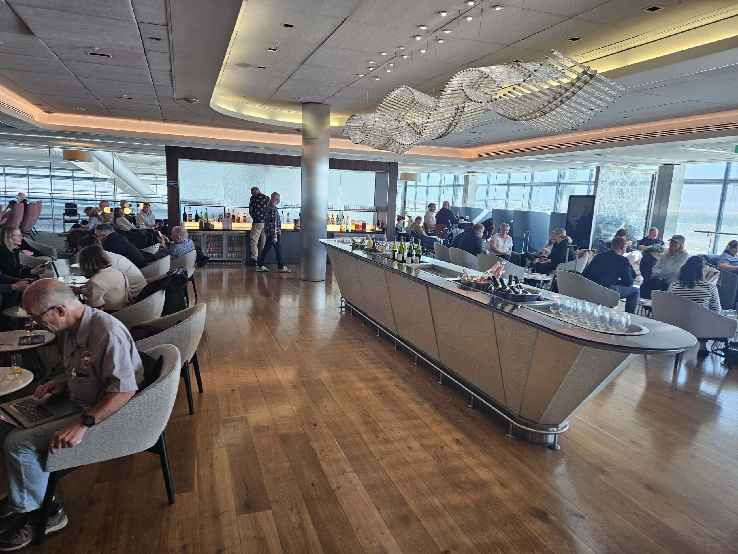 British Airways Galleries Lounge Review: London Heathrow T5 South 10 - British Airways Galleries Lounge British Airways Galleries Lounge Review: Wine Bar