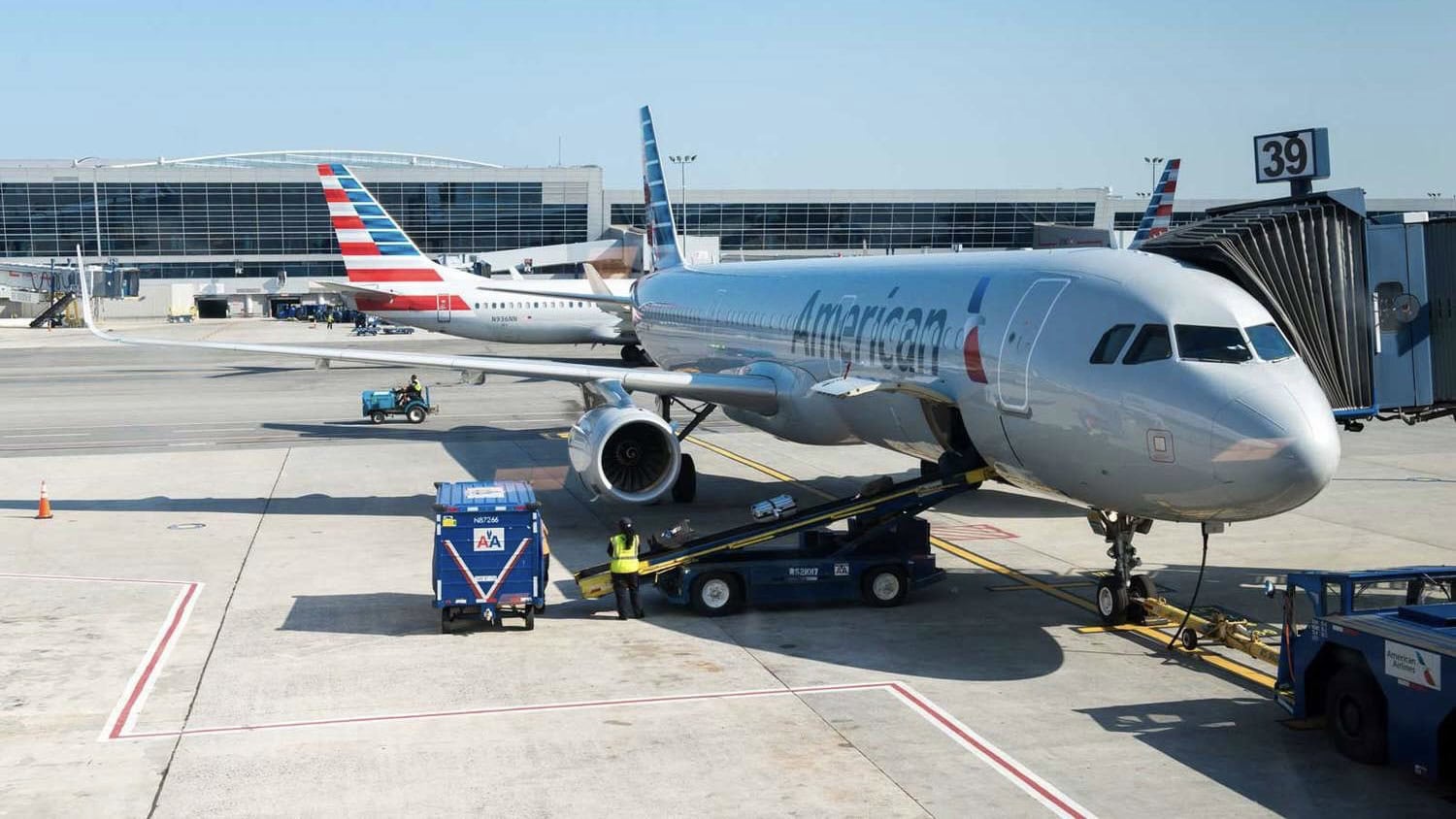 Featured image for “American Airlines Baggage Policy: What You Need To Know”