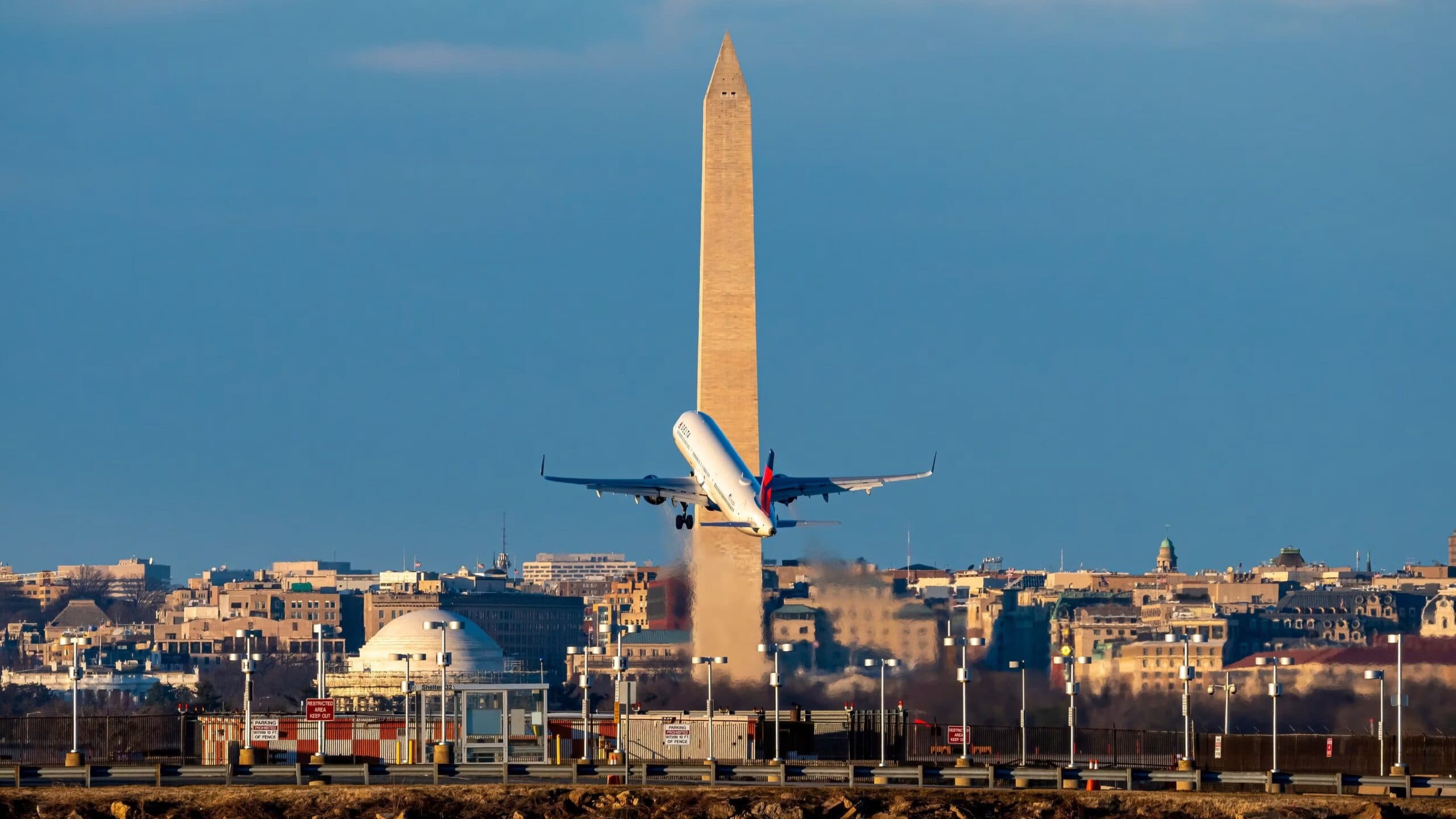 Featured image for “Ronald Reagan Washington National Airport [DCA] – Ultimate Guide”