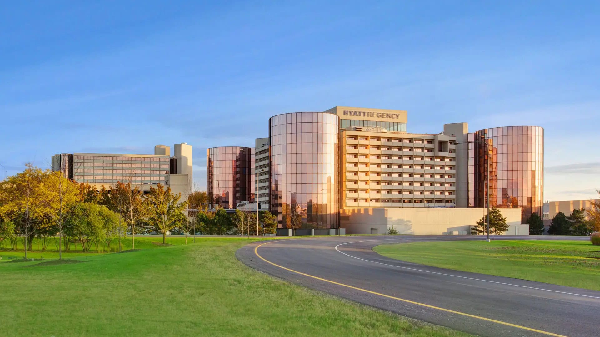 Chicago O'Hare International Airport [ORD] - Hyatt Regency O'Hare Hotel
