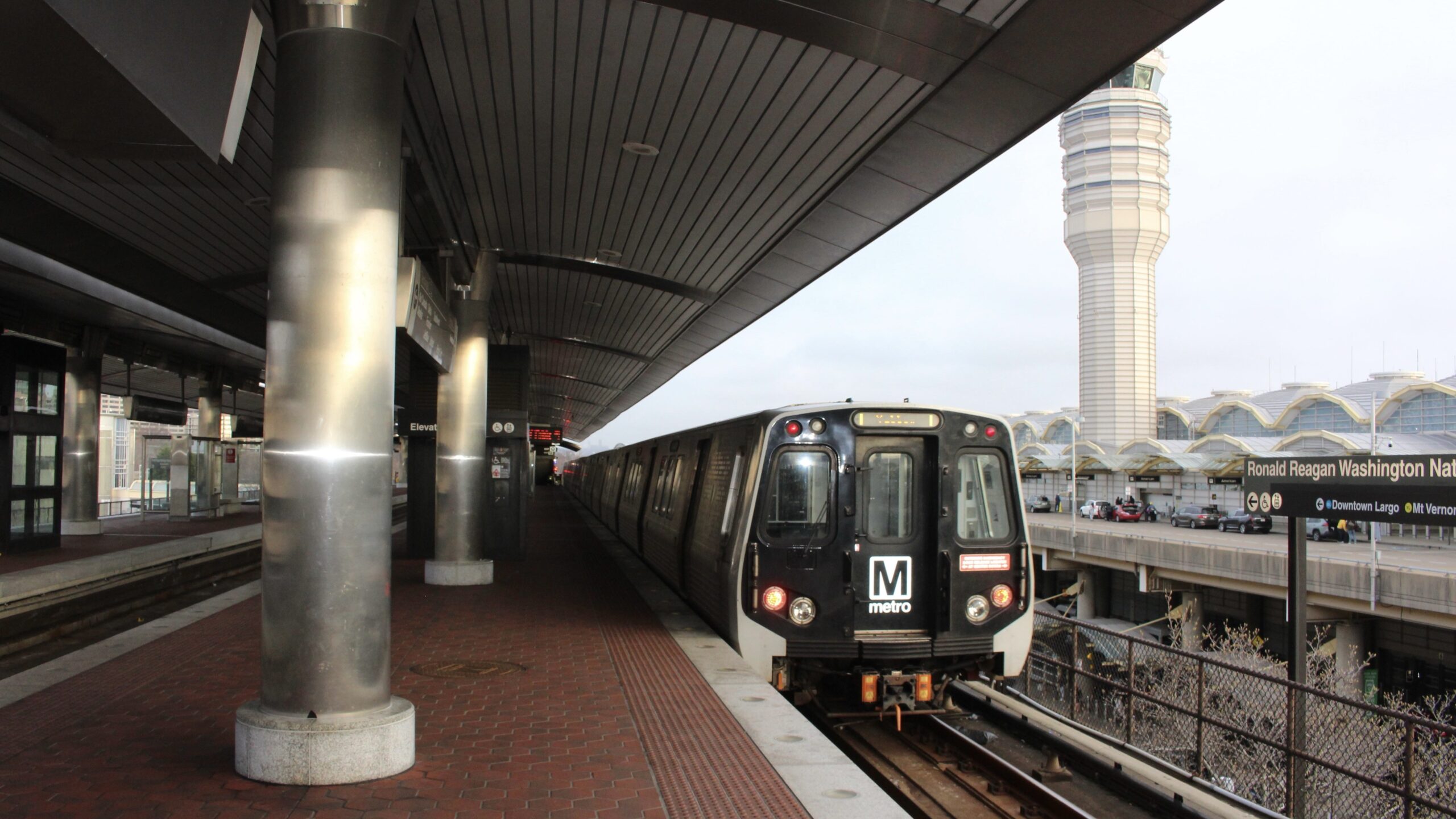 Ronald Reagan Washington National Airport [DCA] - Public Transit