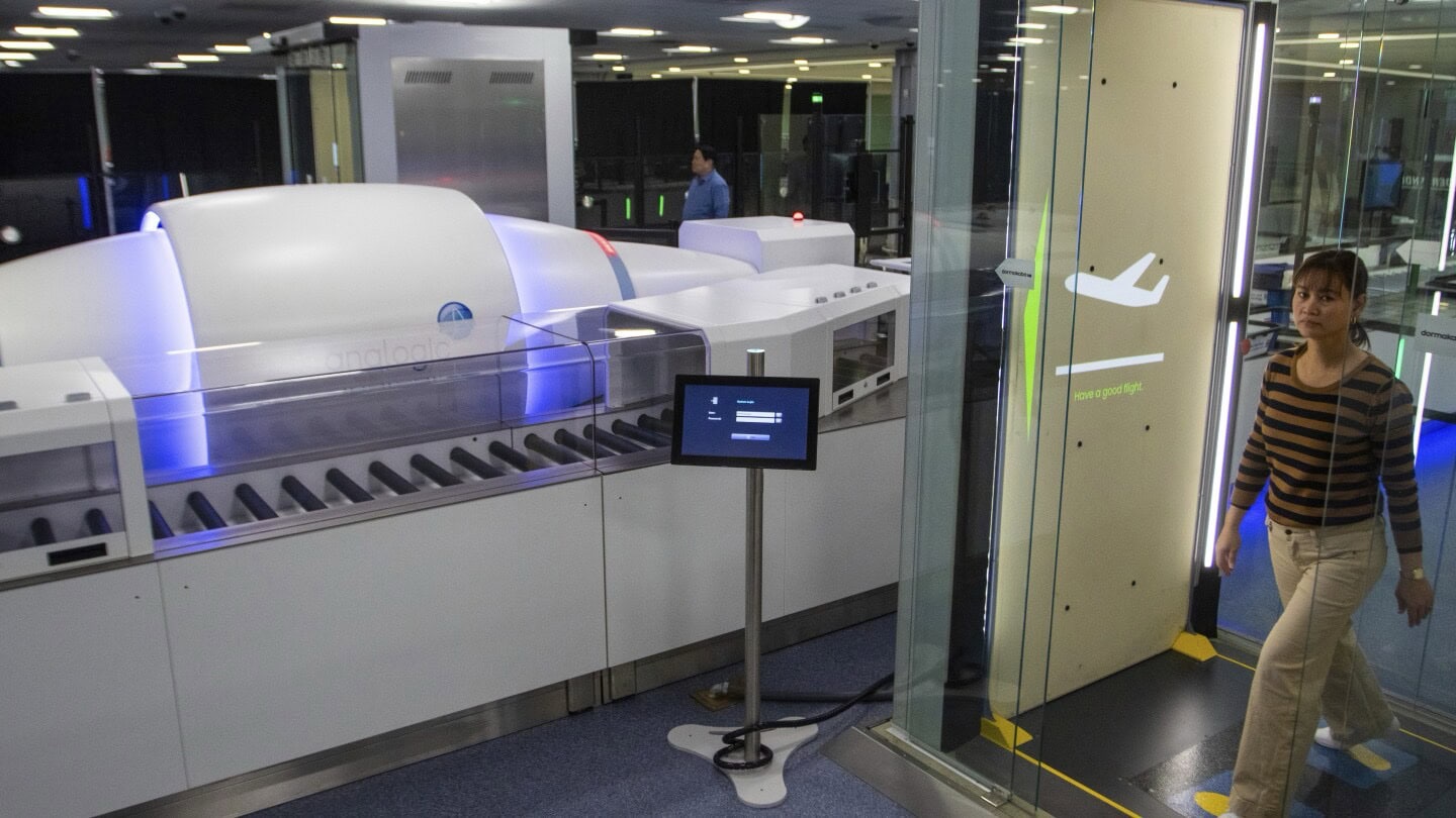 Harry Reid International Airport [LAS] - Security And Customs