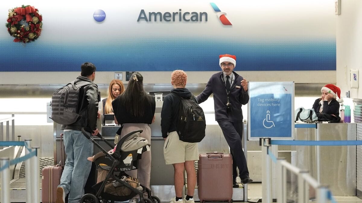 American Airlines Baggage Policy: What You Need To Know 8 - American Airlines Baggage Policy American Airlines Baggage Policy - Family Travel