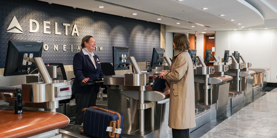 How To Avoid Delta Air Lines Baggage Fees - Who Pays Baggage Fees