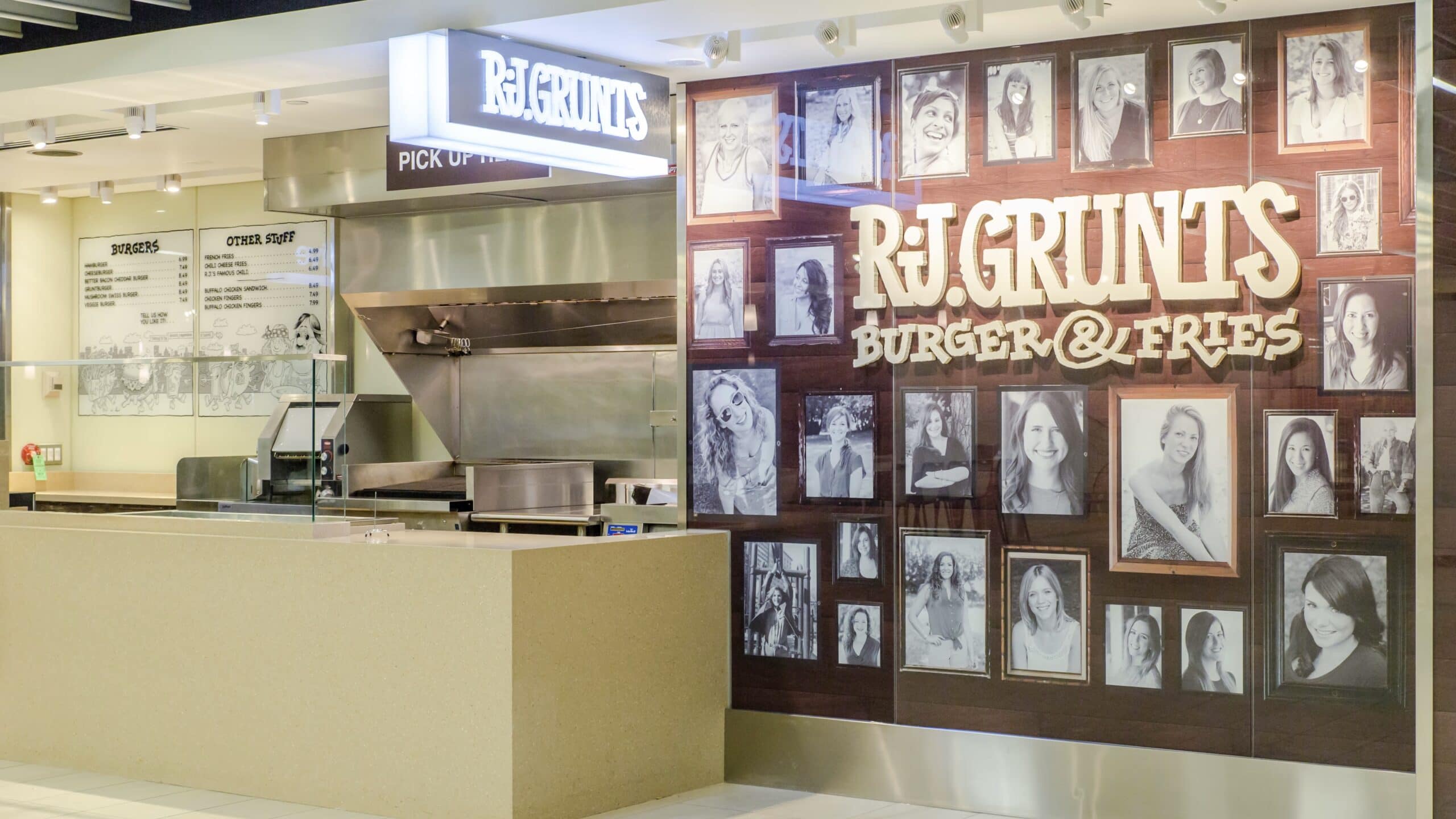 Chicago O'Hare International Airport [ORD] - R.J. Grunts Burger & Fries