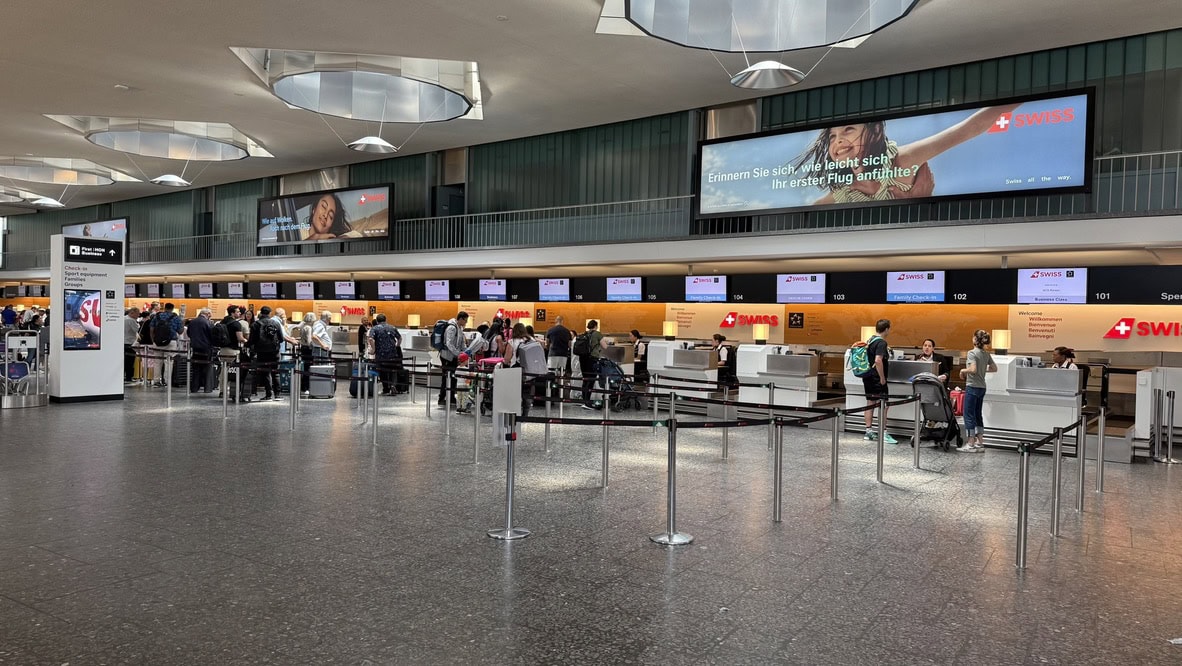 SWISS A330-300 Business Class Review: Seats, Food, Service, And More 2 - SWISS A330-300 Business Class SWISS A330-300 Business Class Review - Swiss Business Class Check In At Zurich Airport (ZRH)