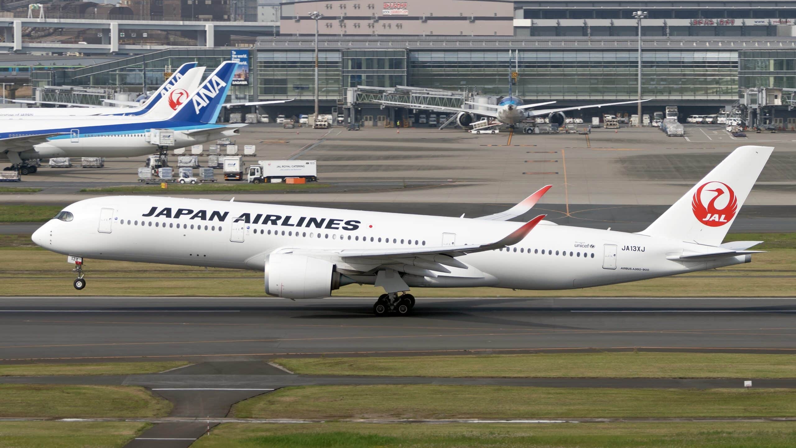 Featured image for “Airbus A350 vs Boeing 787: Which Plane Is Better”